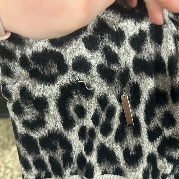 {MICHAEL Michael Kors} Black and White Leopard V-Neck Sweater - Picture 4 of 4